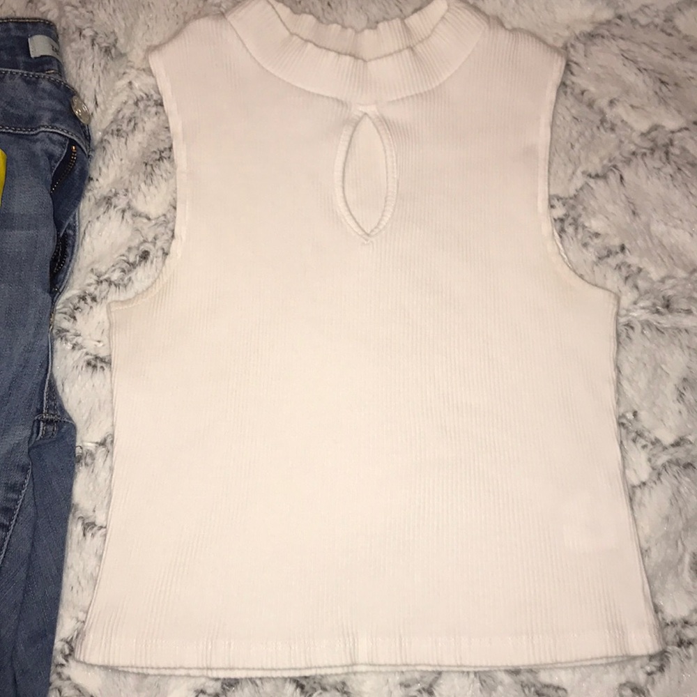 White Ribbed Keyhole Crop Top - Picture 2 of 4